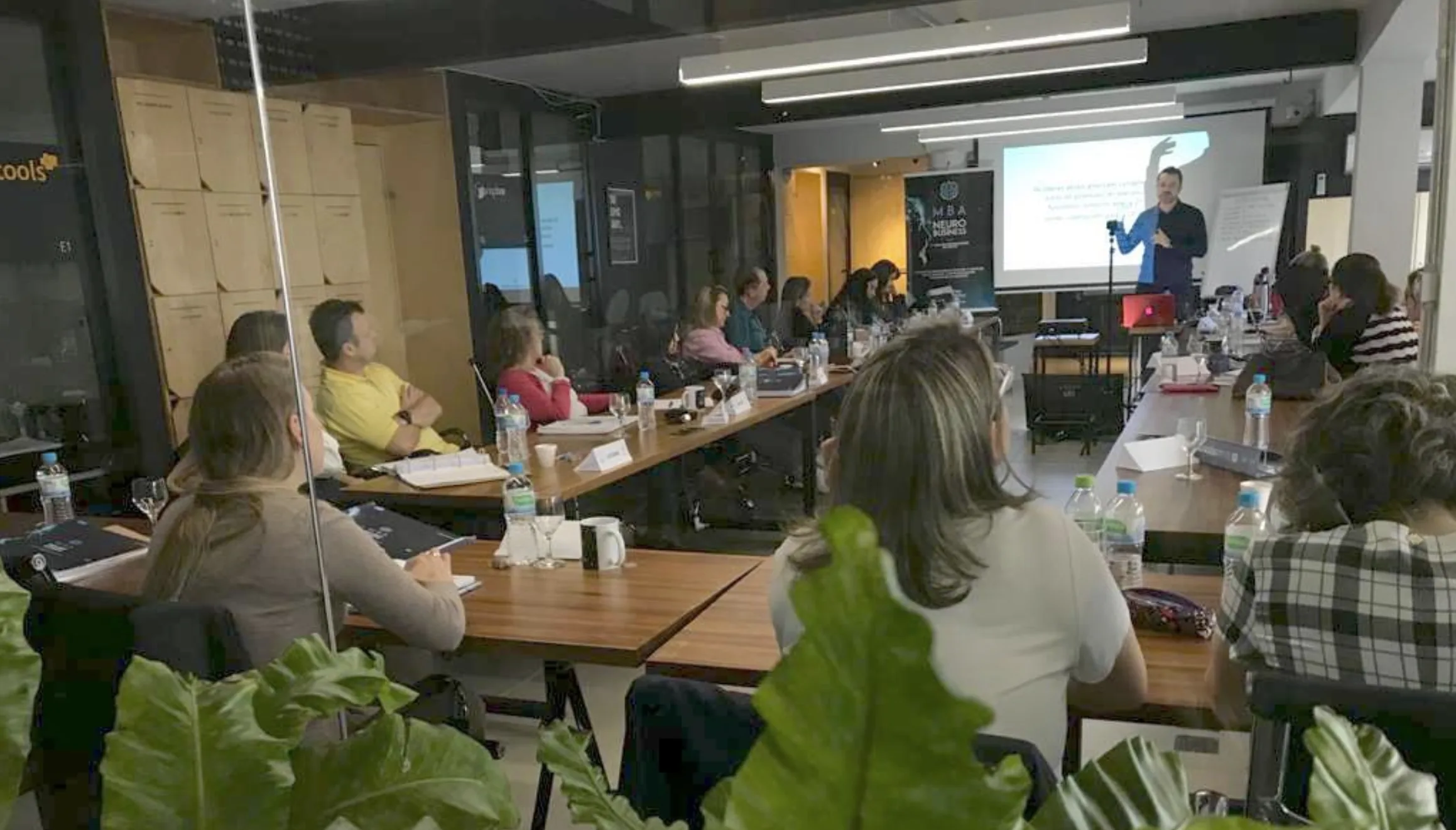 Alunos e professores da Infinity Neurobusiness School — foto 3