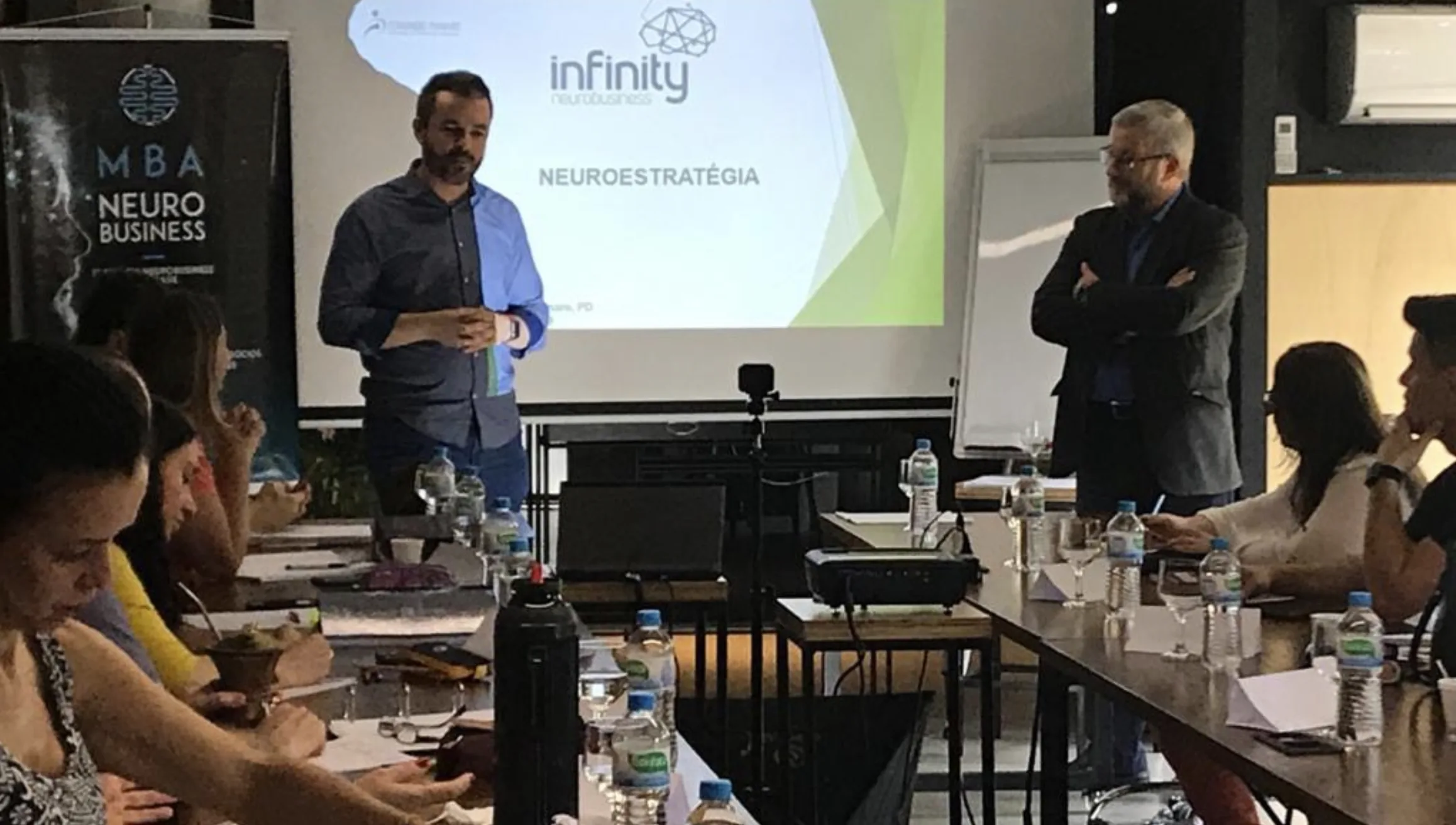 Alunos e professores da Infinity Neurobusiness School — foto 5
