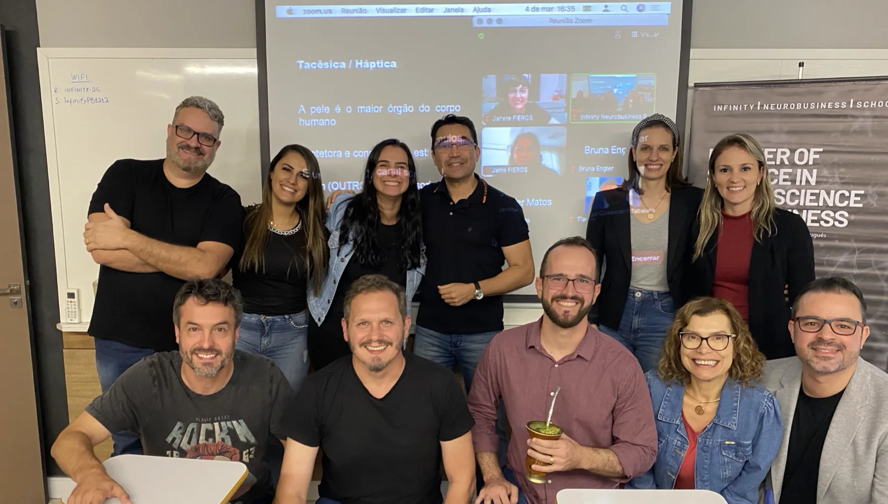 Alunos e professores da Infinity Neurobusiness School — foto 7